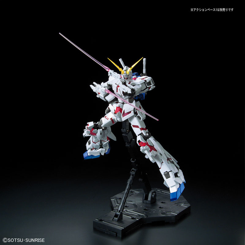 Gundam UC - RX-0 Unicorn Gundam - MG - 1/100 - Red/Green Twin Frame Edition (Titanium Finish) - Bandai