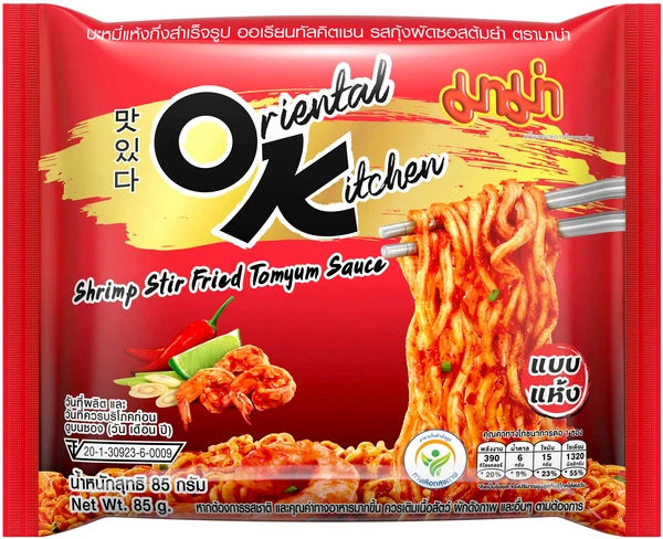 Instant-Nudeln gebraten mit Tom Yum Sauce und Garnelen von Mama
